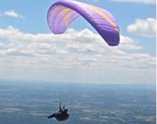  Paragliding 